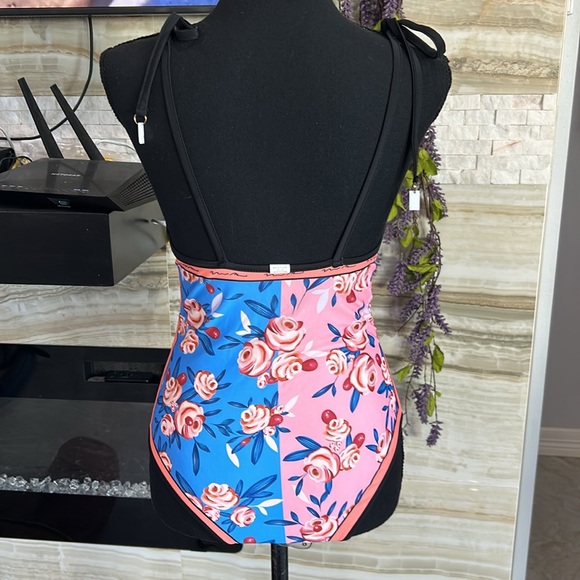 The Riley‎ Reversible One Piece Swimsuit. Size L - Picture 9 of 13